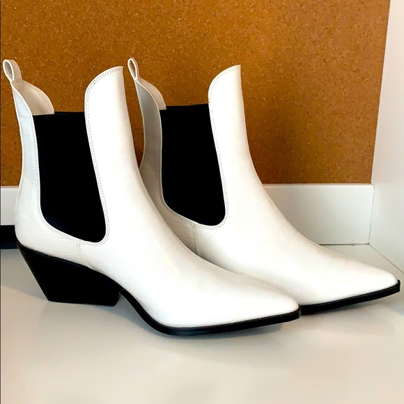 Princess Polly “Hold On Boot White Croc” - Picture 2 of 4